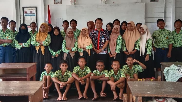 Siswa (i) Kelas 7A Tahun Pelajaran 2022/2023 bersama Wali Kelas (Rudi, S.Pd)